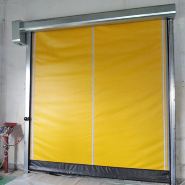 Fast rolling door